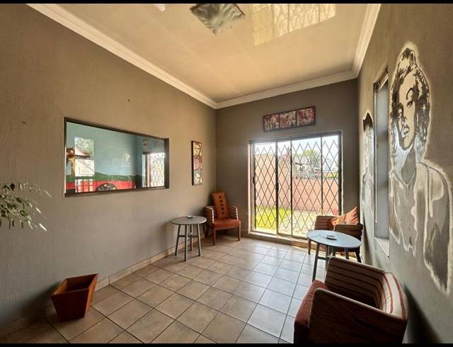 6 BEDROOM HOUSE FOR SALE IN SPRINGS CENTRAL